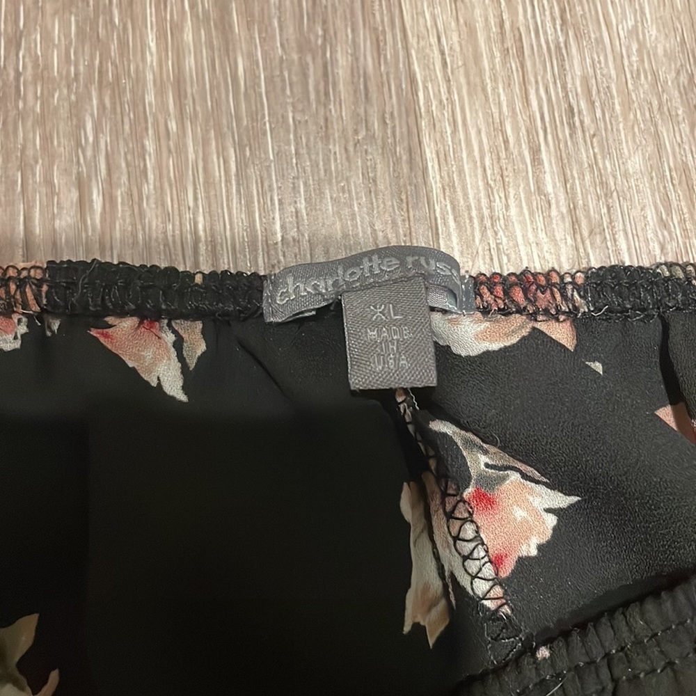 Charlotte Russe Women’s XL floral going out top - Picture 3 of 3